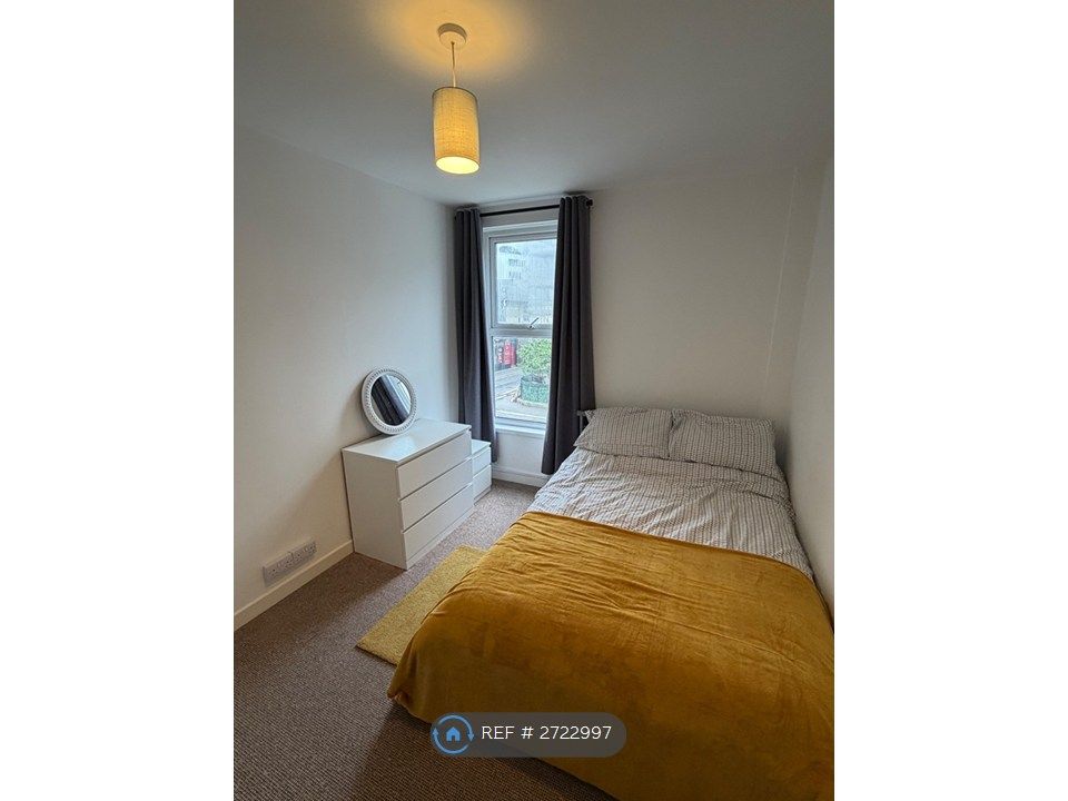 Property photo 1 of 10 Room 6. Good Sized Room £540