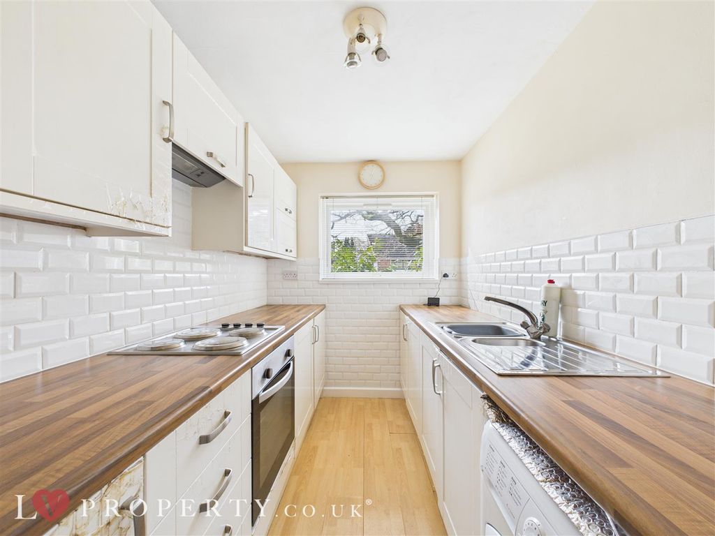 Property photo 3 of 9 Cam05016G0-Pr0041-St