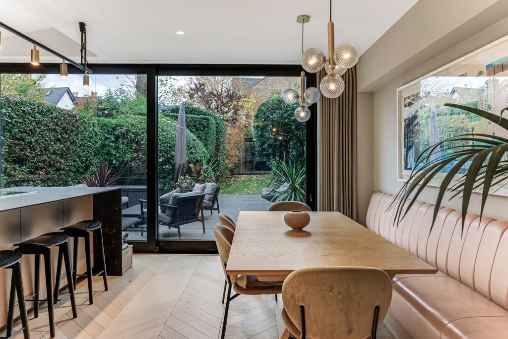 Property photo 2 of 21 Picture No. 11