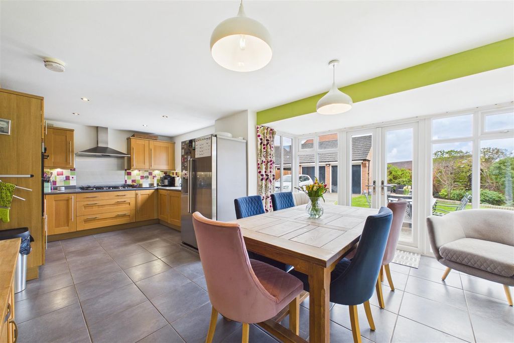 Property photo 2 of 26 Kitchen Diner