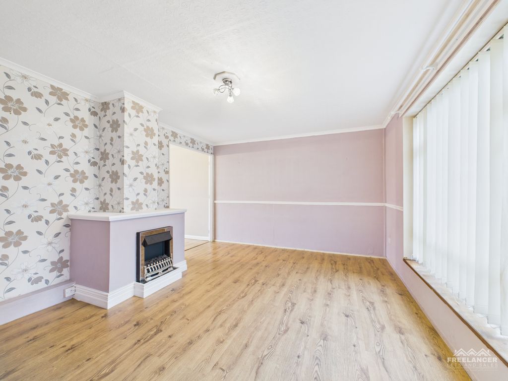 Property photo 2 of 16 Living Room v1