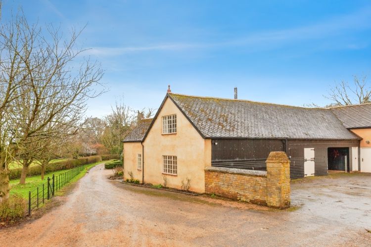 Property photo 1 of 9 14058064-185471