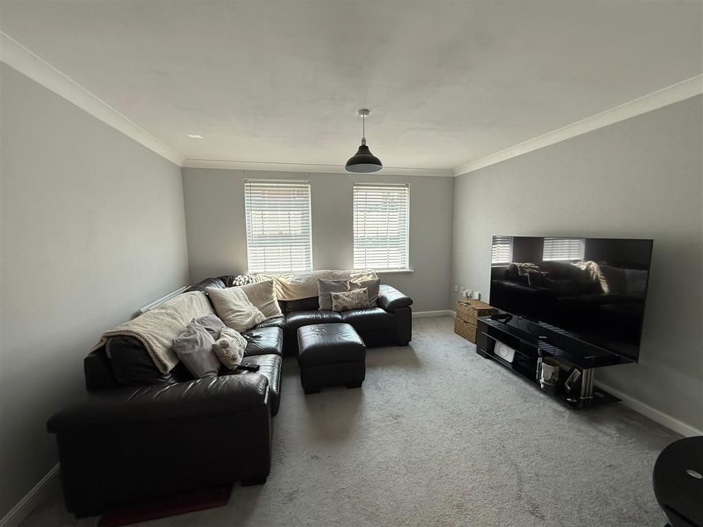 Property photo 3 of 7 Lounge