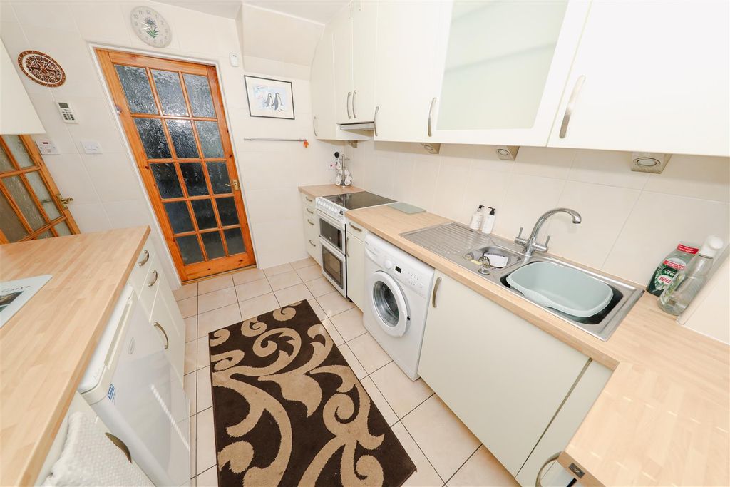 Property photo 3 of 13 c