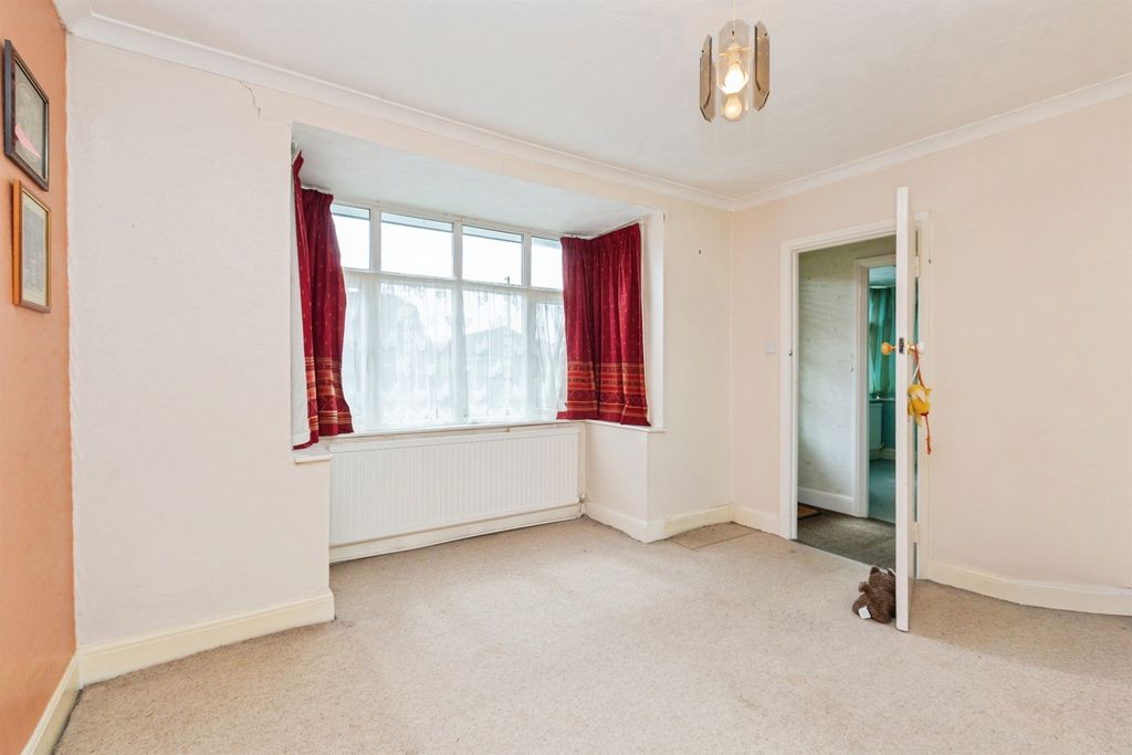 Property photo 2 of 32