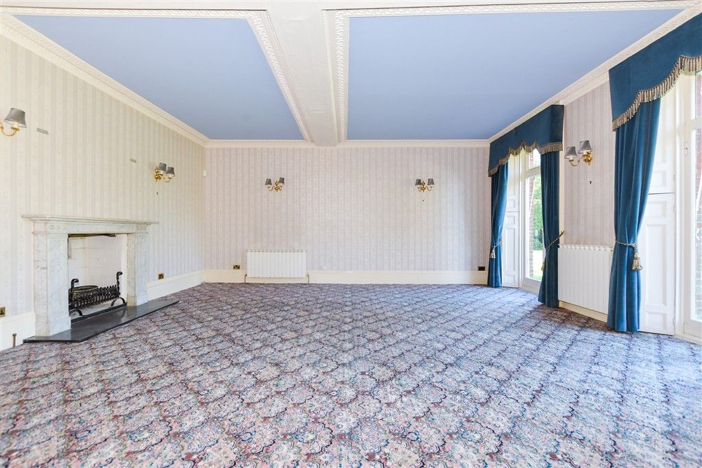 Property photo 2 of 11 Lounge