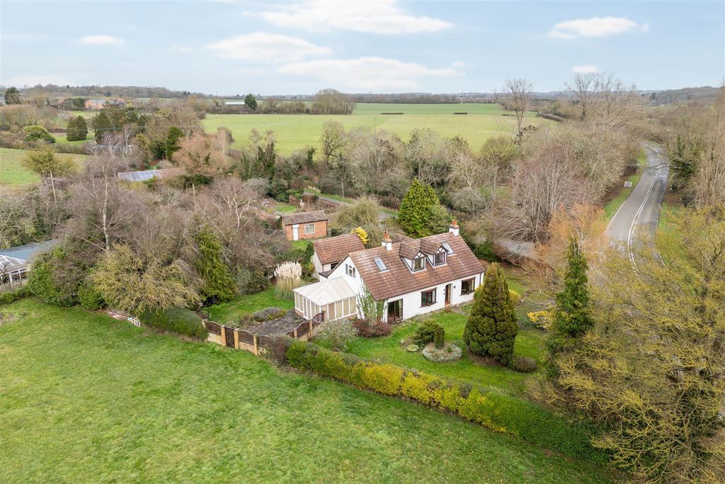 Property photo 1 of 27 251215 - 90 Bedford Road, Stagsden - 02.Jpg