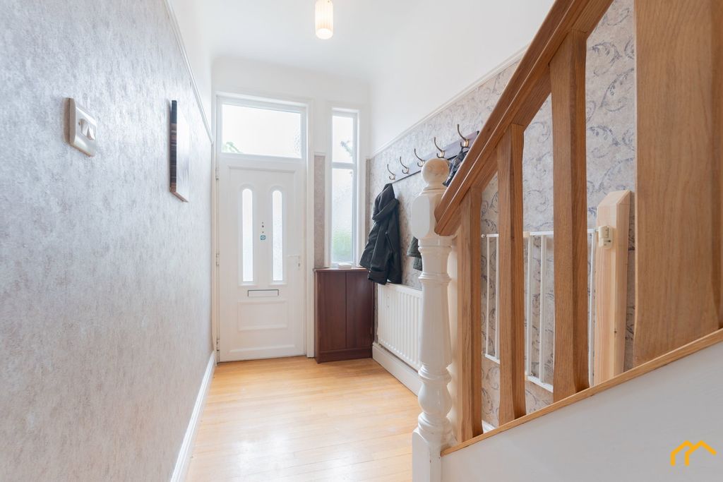 Property photo 3 of 27