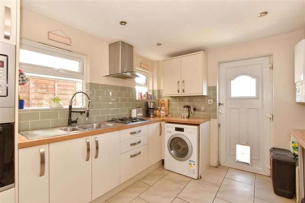 Property photo 1 of 9 Kitchen