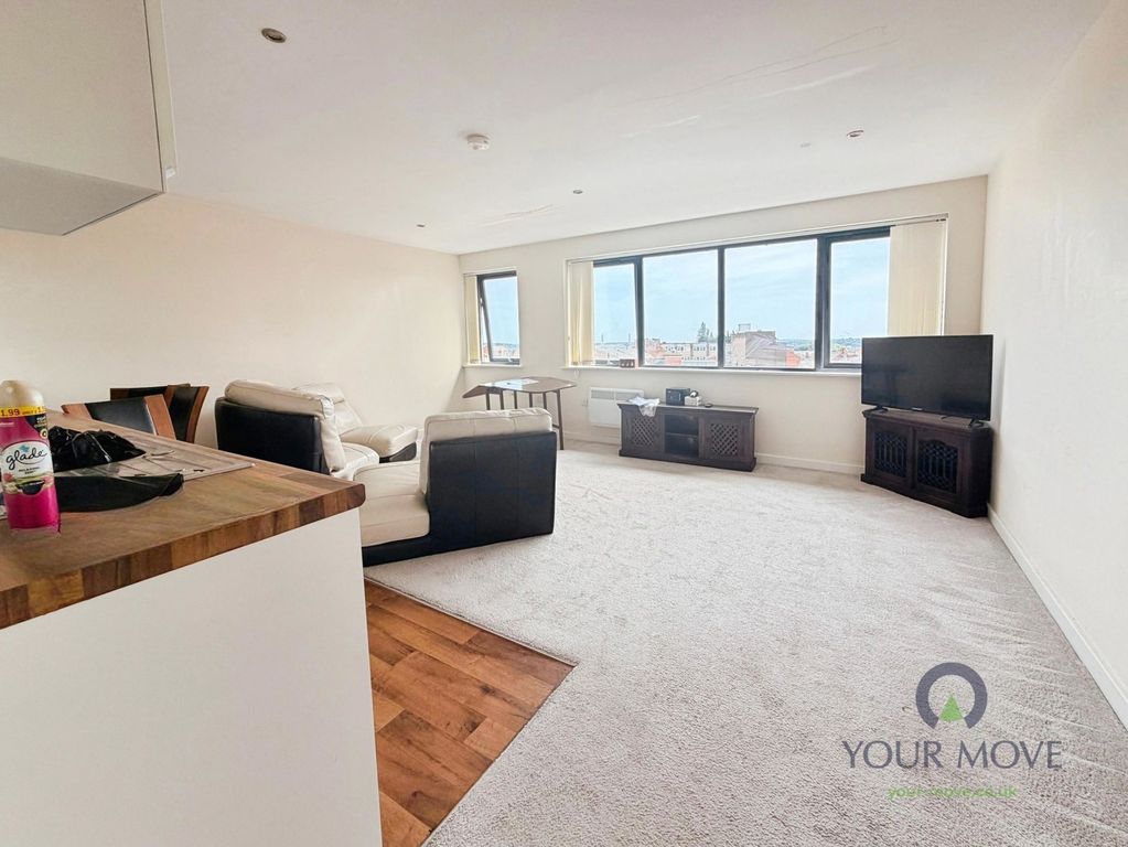 Property photo 3 of 10 Kitchen/Lounge