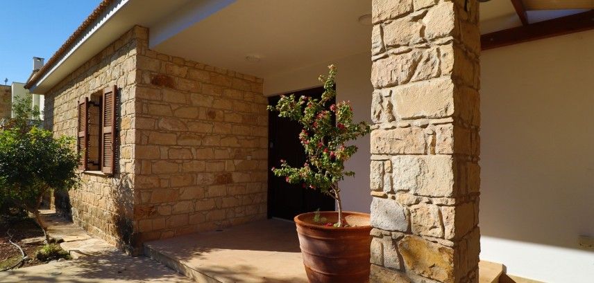 Property photo 1 of 32