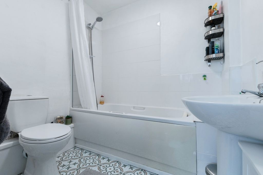 Property photo 3 of 16 Bathroom