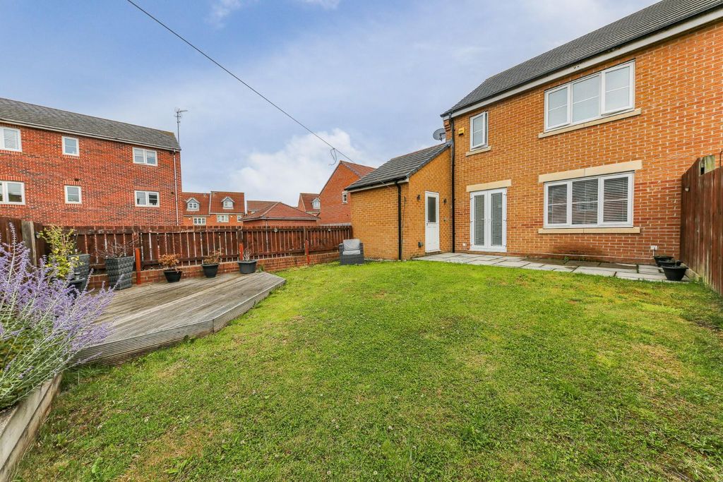 Property photo 1 of 16 Back External