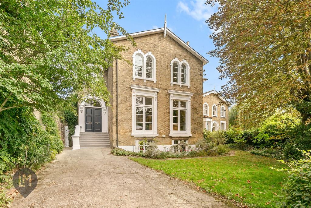 Property photo 1 of 6 External