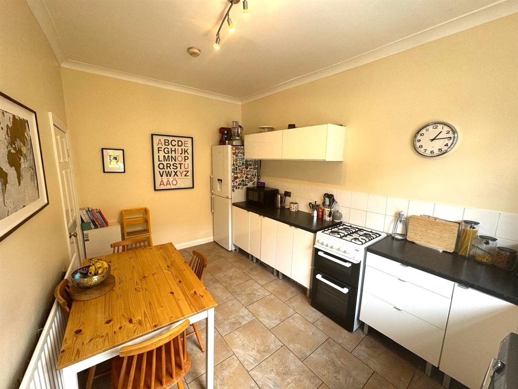 Property photo 3 of 12 Kitchen