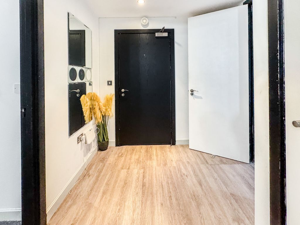 Property photo 2 of 7 Entrance