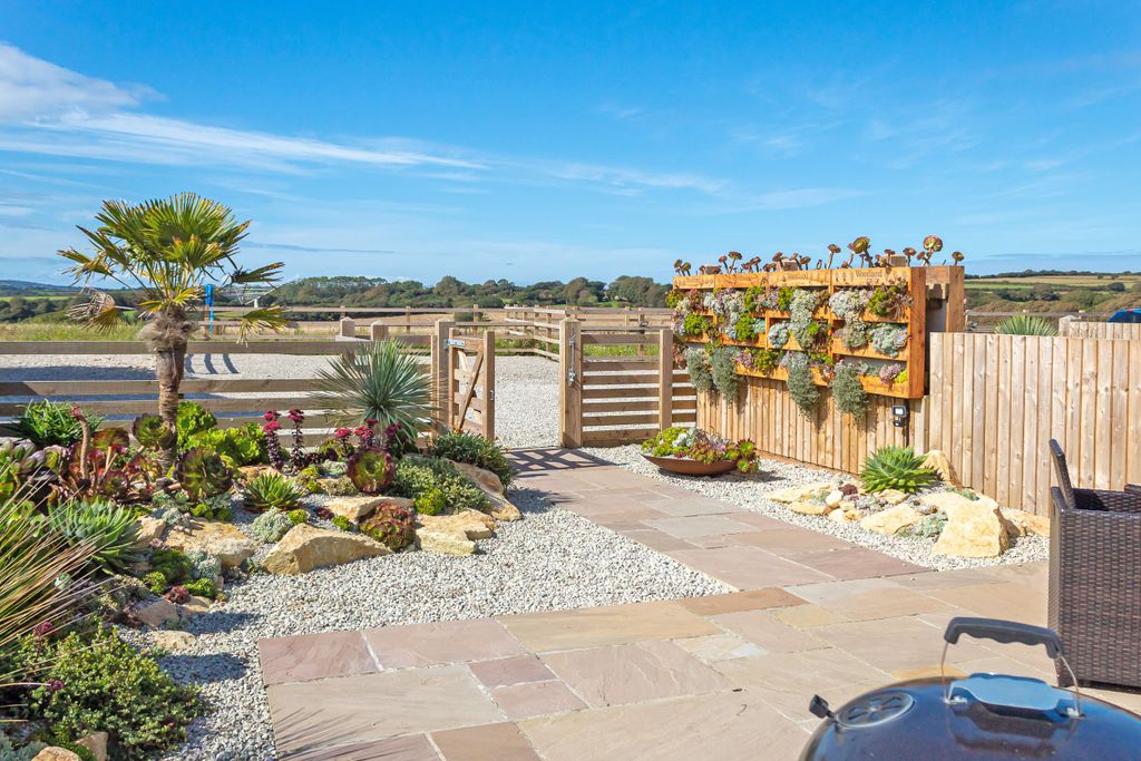 Property photo 2 of 10 Photo 2