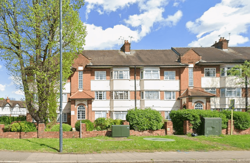 Property photo 1 of 9 Two Bedroom Second Floor Flat In South Harrow