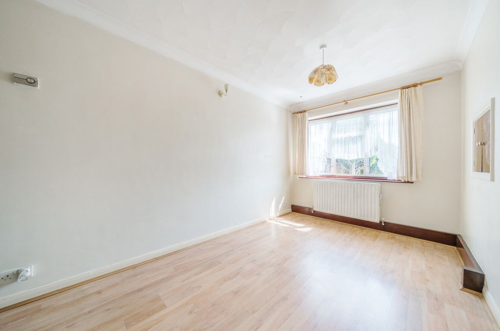 Property photo 3 of 19 1321242-19-686Cfa...