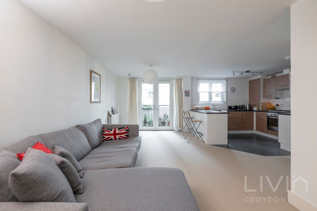 Property photo 1 of 18 Kingfisher Court-10