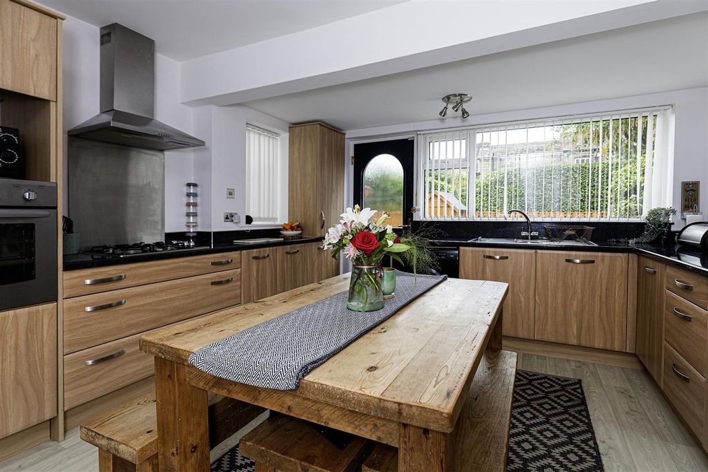 Property photo 2 of 24 Dining Kitchen