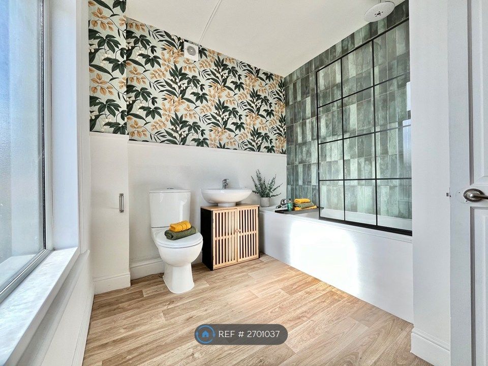 Property photo 3 of 25 Main Bathroom