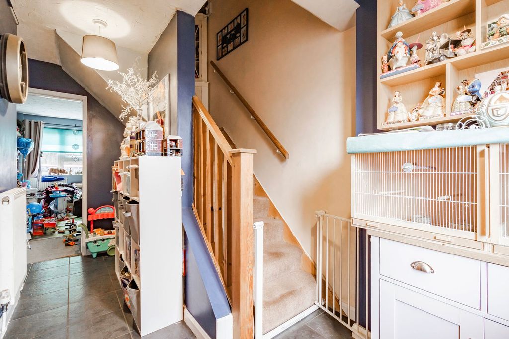 Property photo 2 of 21