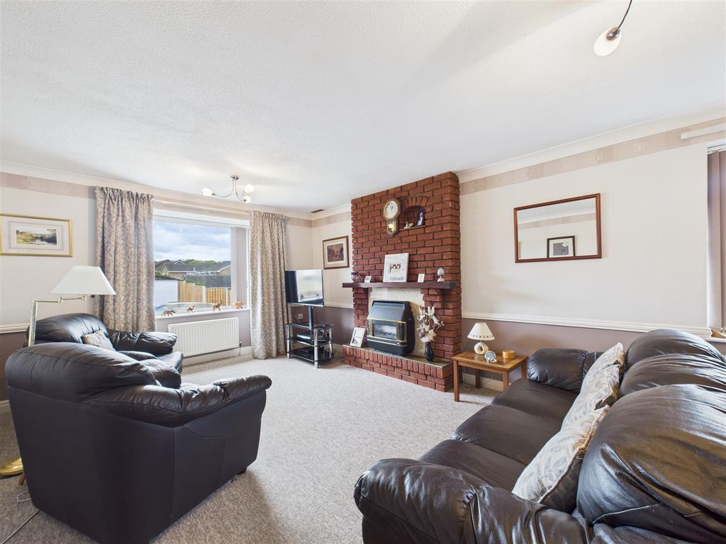 Property photo 3 of 19 Cam05207G0-Pr0061-Still006.Jpg