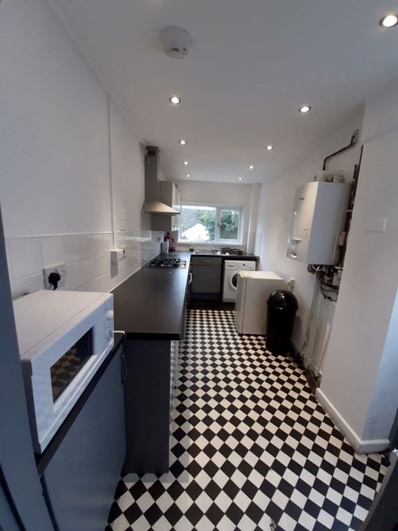 Property photo 1 of 12 63 Norfolkstreet Kitchen 2