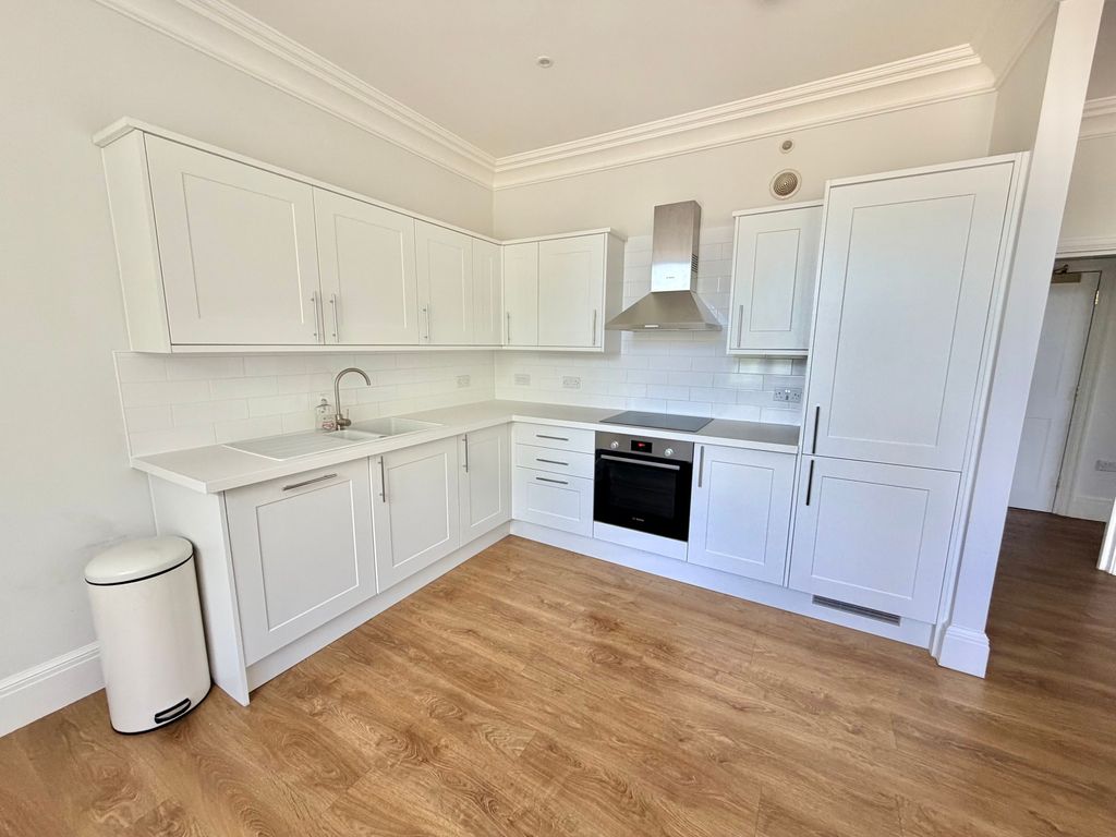 Property photo 3 of 10 Kitchen
