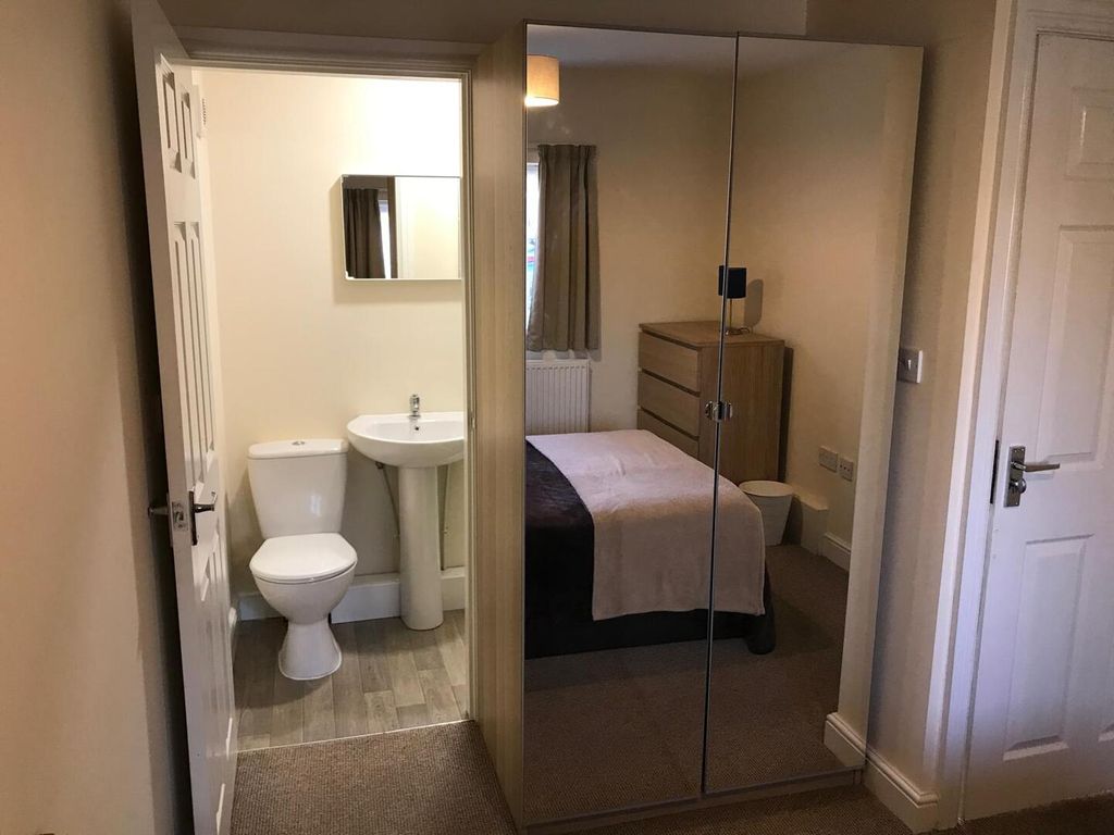 Property photo 3 of 6 Bedroom