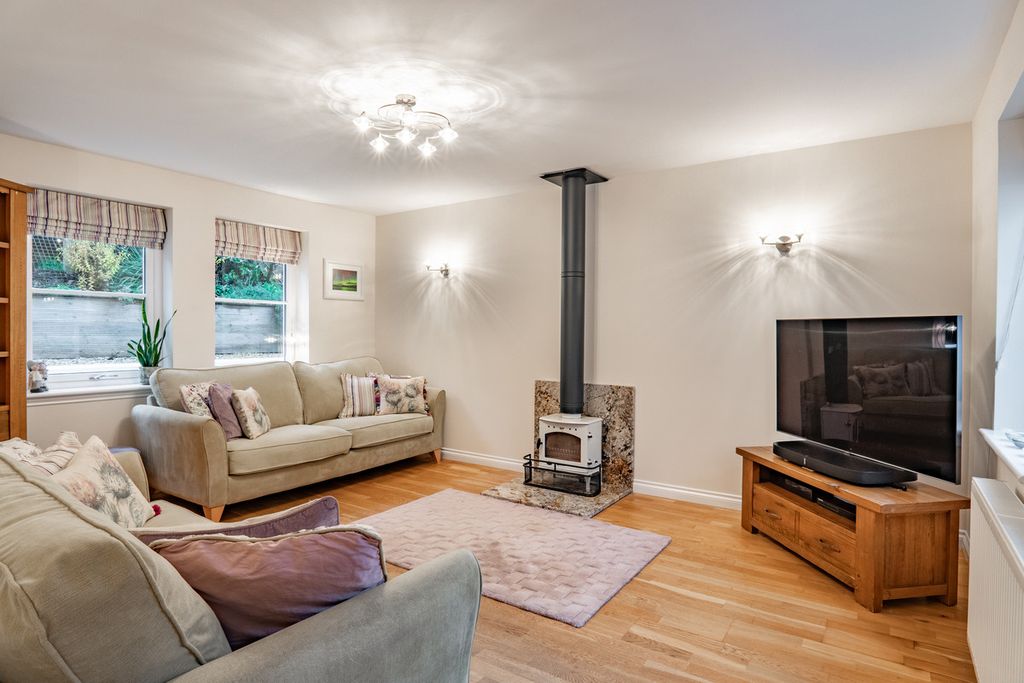 Property photo 2 of 35