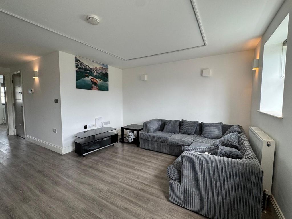 Property photo 1 of 8 Living R Oom.Jpg