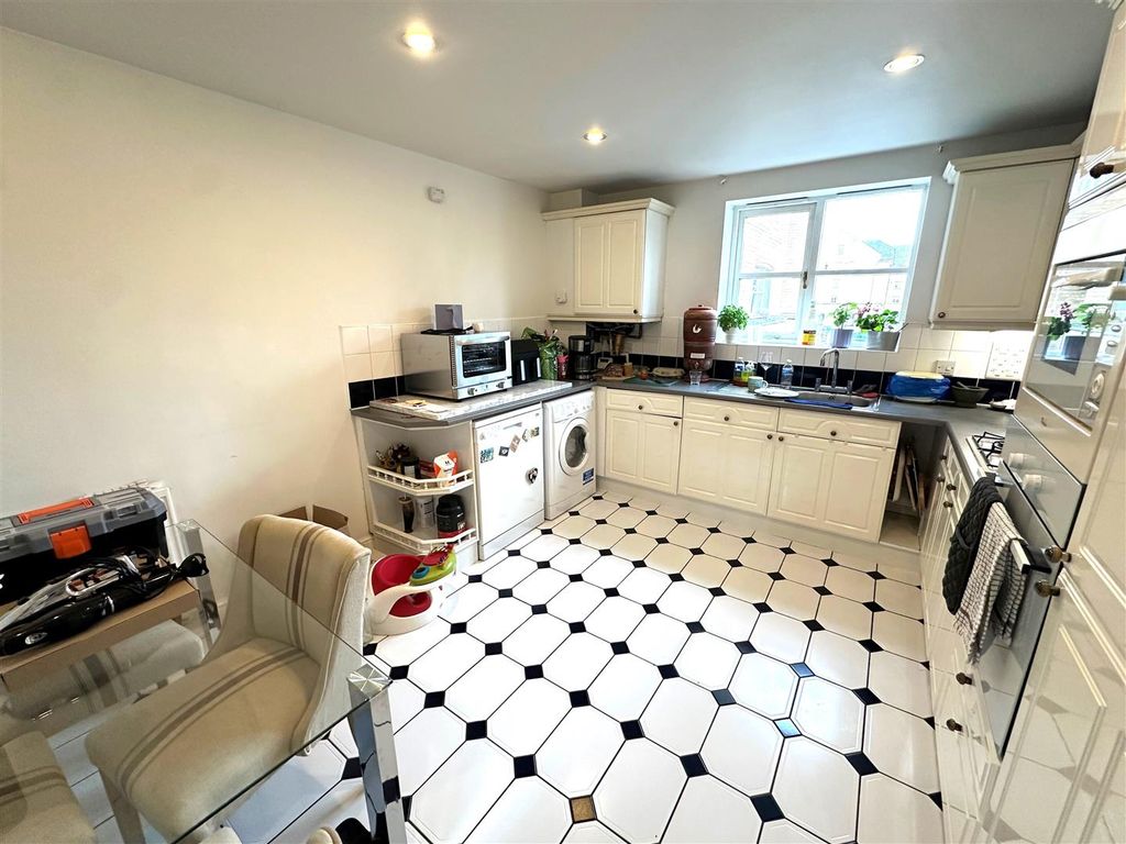 Property photo 3 of 9 Coopers Estate Agents