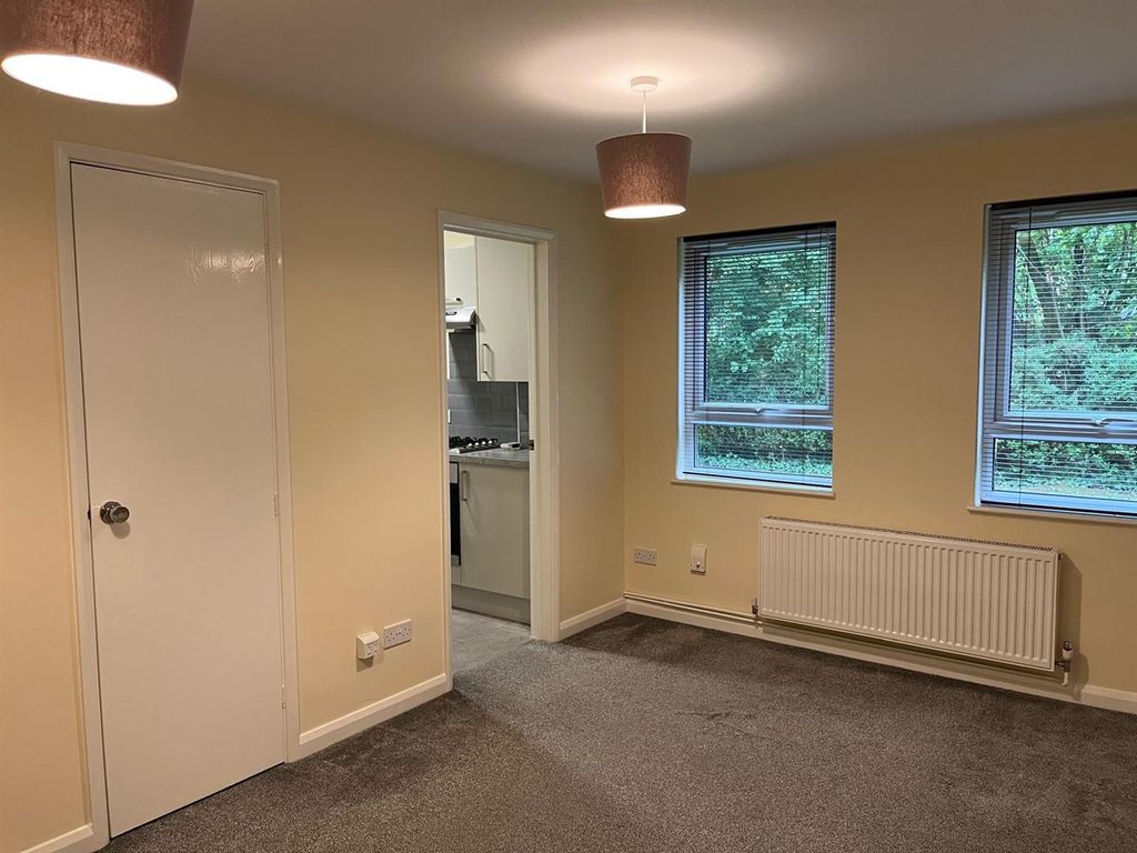 Property photo 3 of 7 Reception/Bedroom