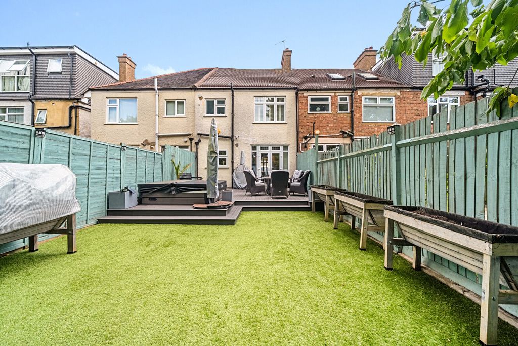 Property photo 1 of 12 1-6A691948Cae03-1...