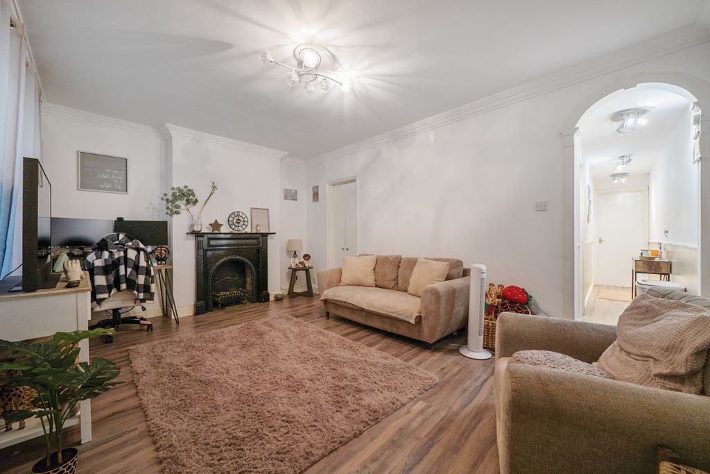 Property photo 3 of 21