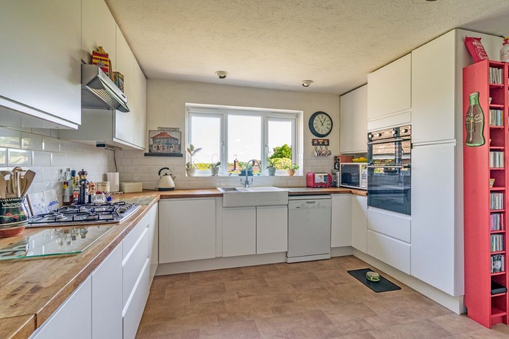 Property photo 3 of 20 Kitchen/Breakfast Room