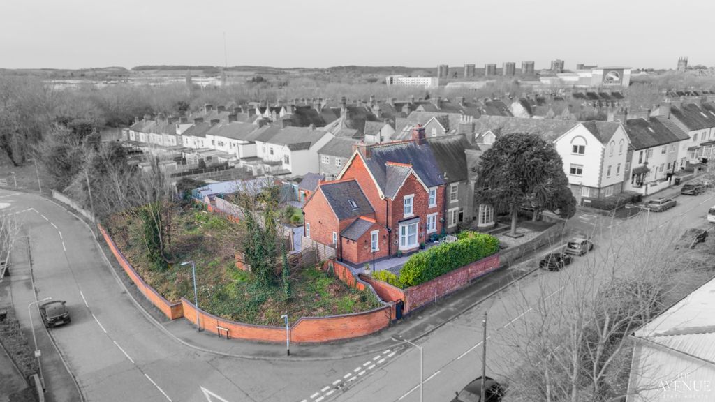 Property photo 2 of 36 4891303