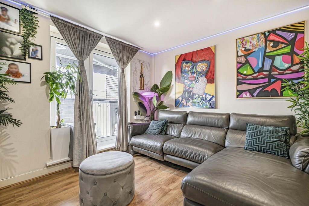 Property photo 3 of 26 Living Room