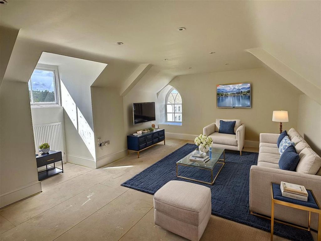 Property photo 2 of 12 Penthouse Living Area