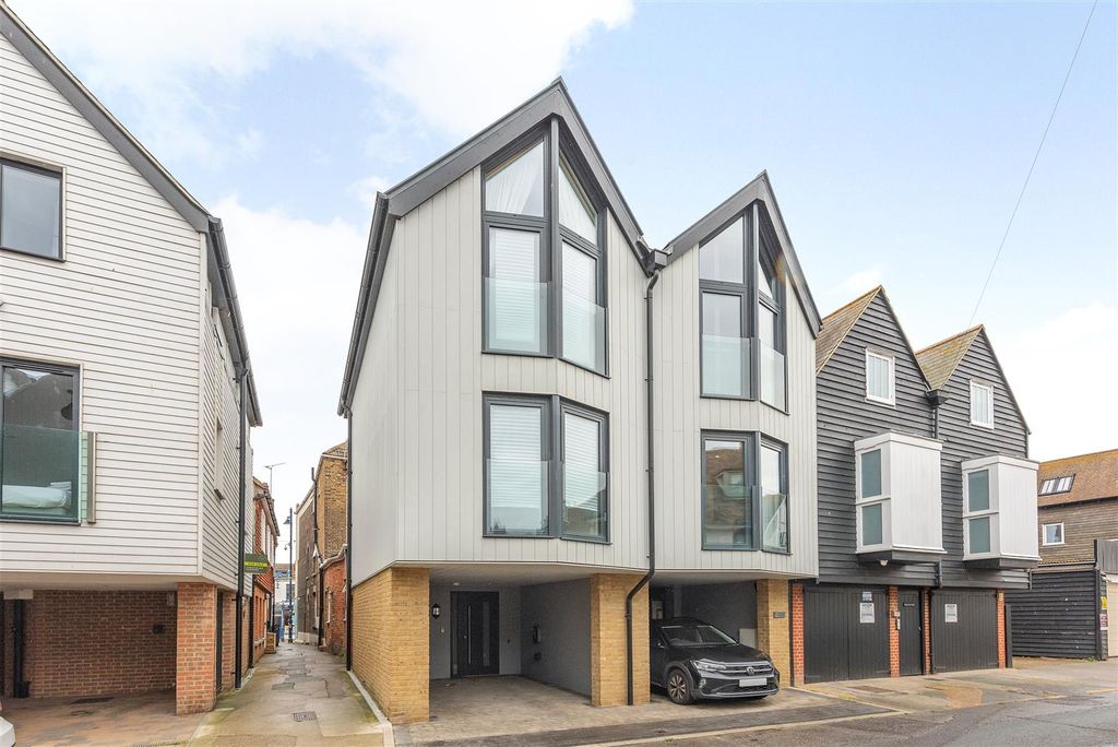 Property photo 1 of 13 Sea Street, Whitstable