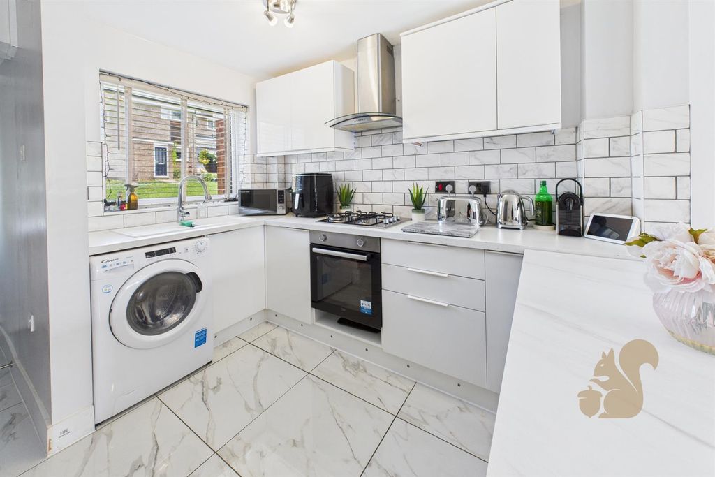 Property photo 2 of 12 Kitchen