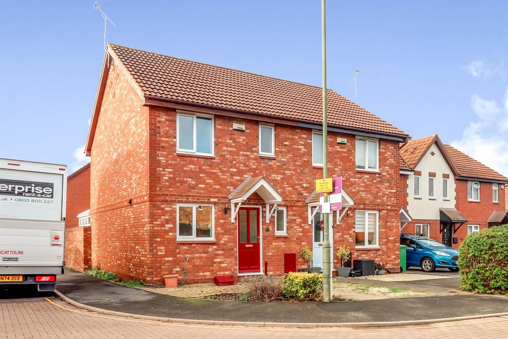 Property photo 1 of 13 3-Bed-House-Hucclecote15.Jpg