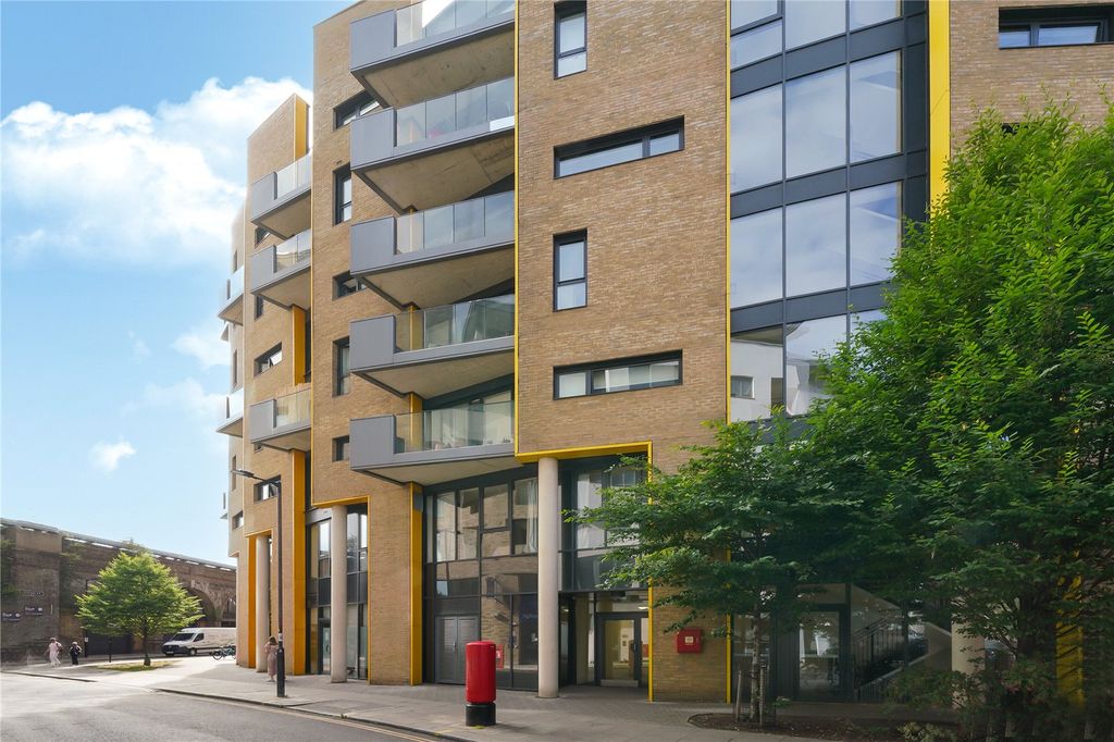 Property photo 1 of 14 External