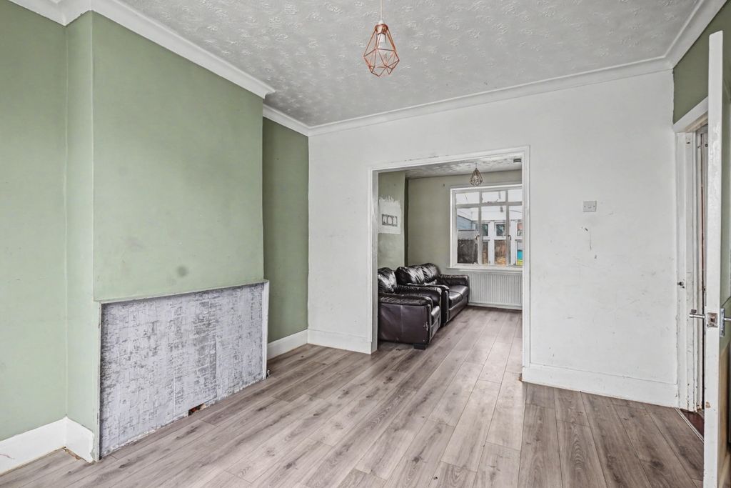 Property photo 3 of 15 4831487