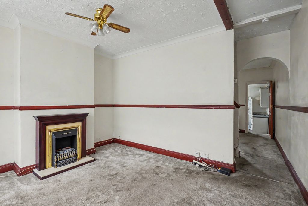 Property photo 2 of 10 Lounge