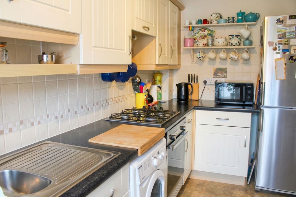 Property photo 3 of 16 Kitchen