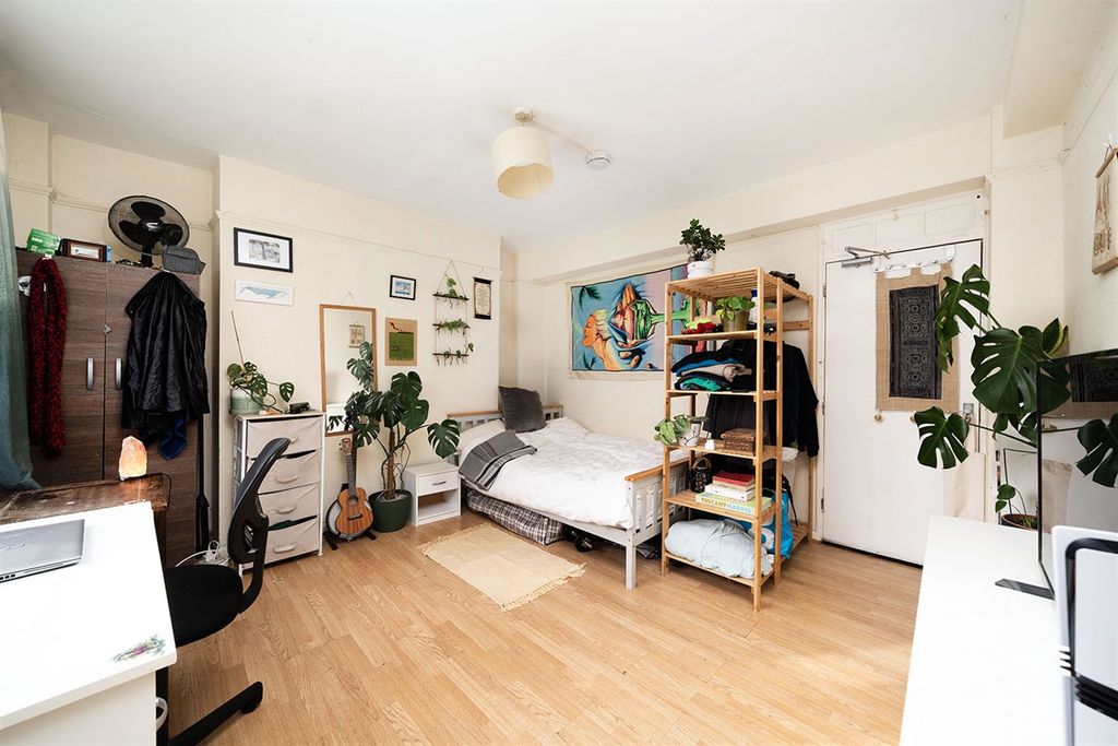 Property photo 3 of 16 Reception