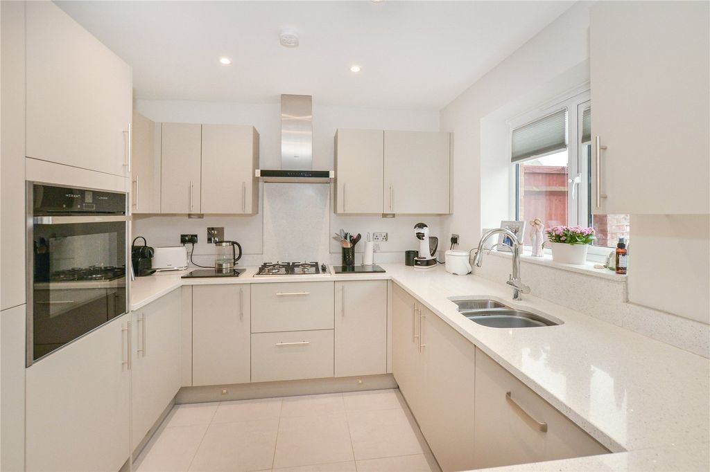 Property photo 3 of 32 Picture No. 31